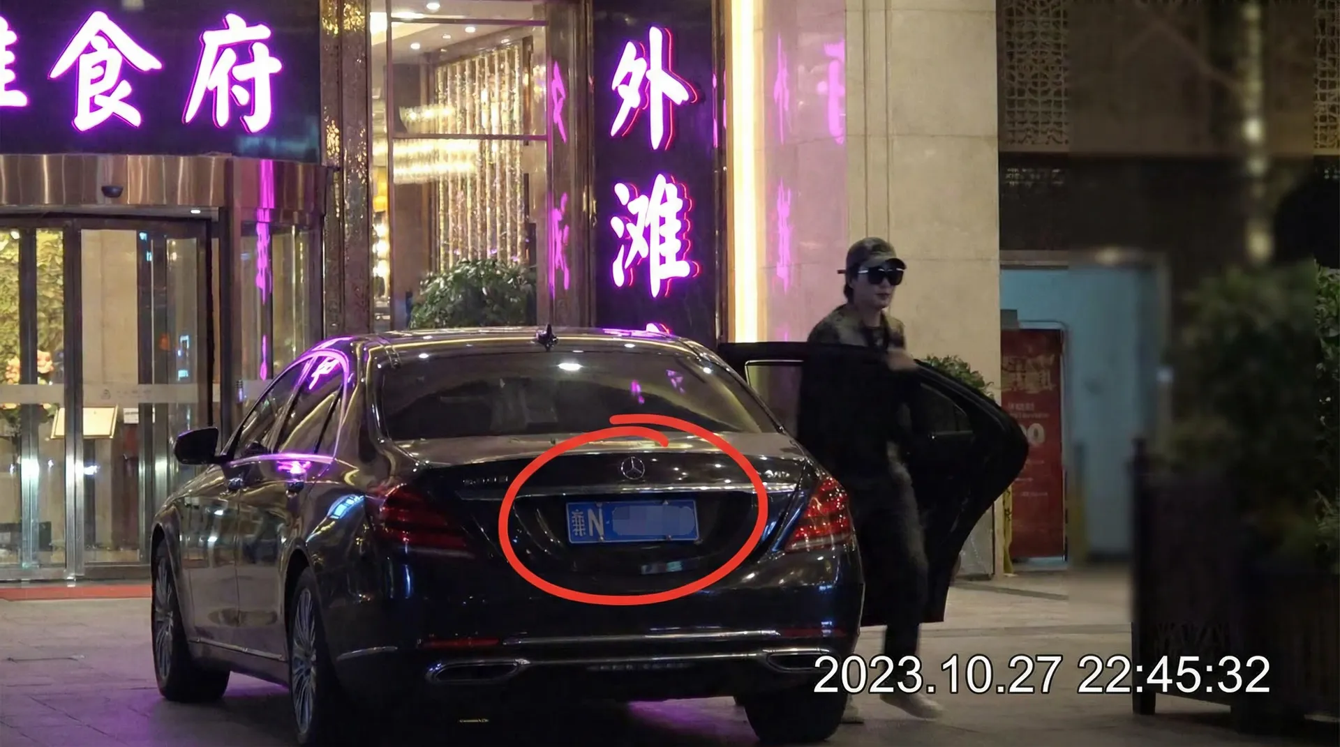 海角社 - 优质视频平台 | 社区资源丰富 | 免费海角社每日推送 - 豪车餐厅外被拍